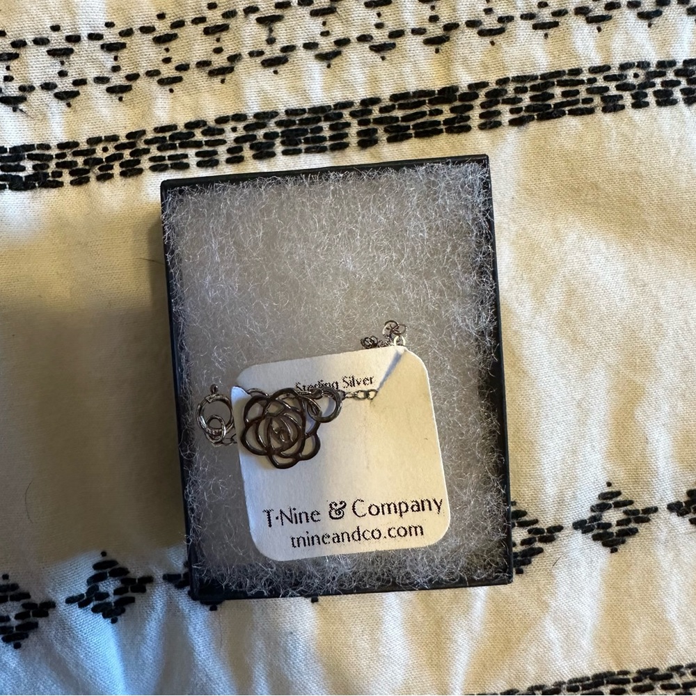 New, never worn rose necklace